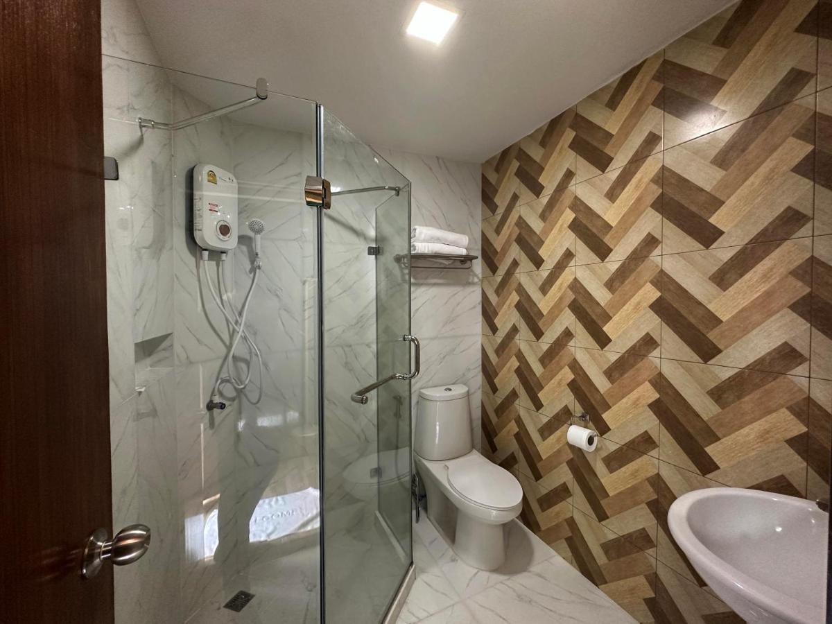 Plernpetch Hotel Surat Thani Bagian luar foto
