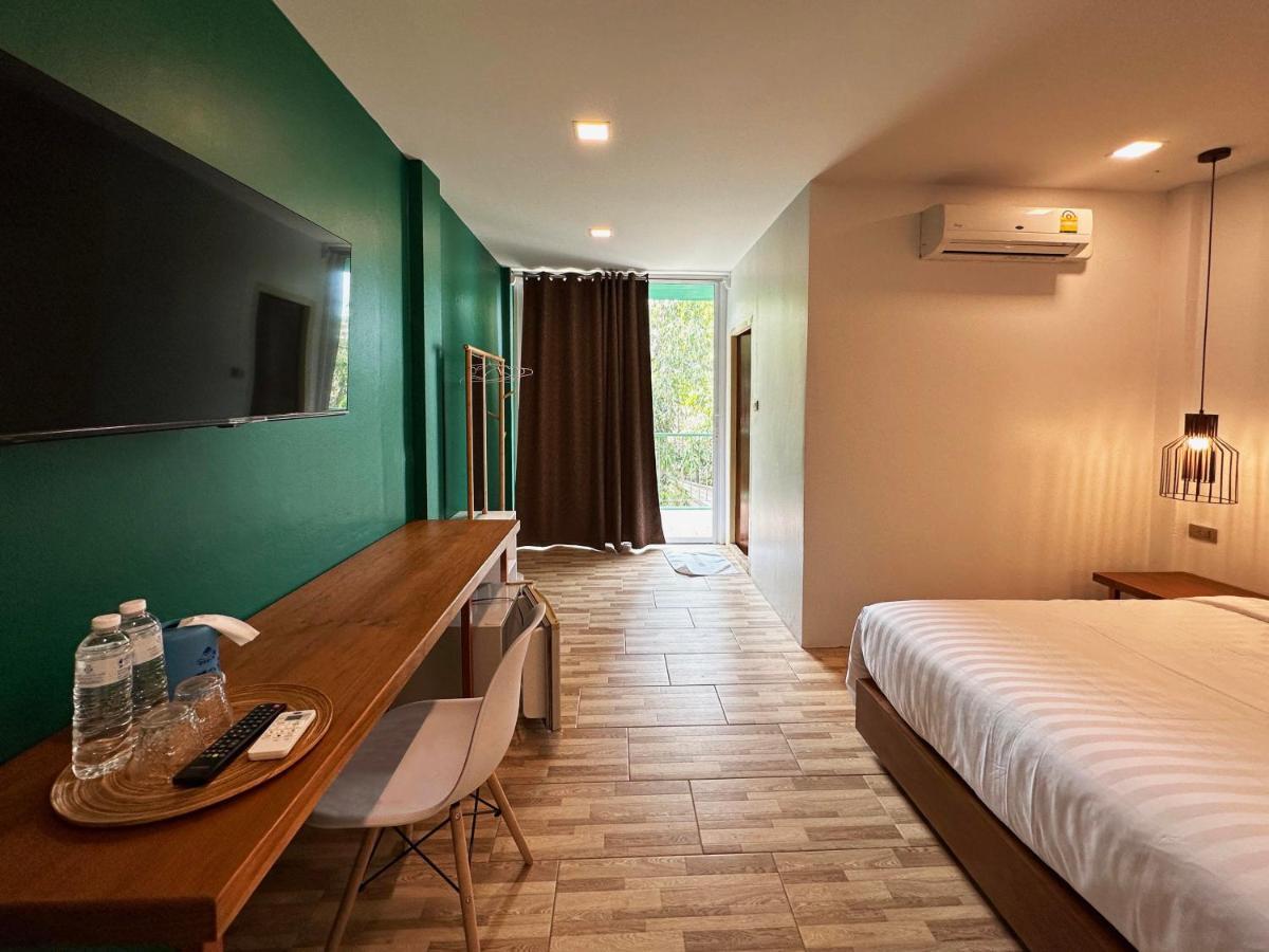 Plernpetch Hotel Surat Thani Bagian luar foto
