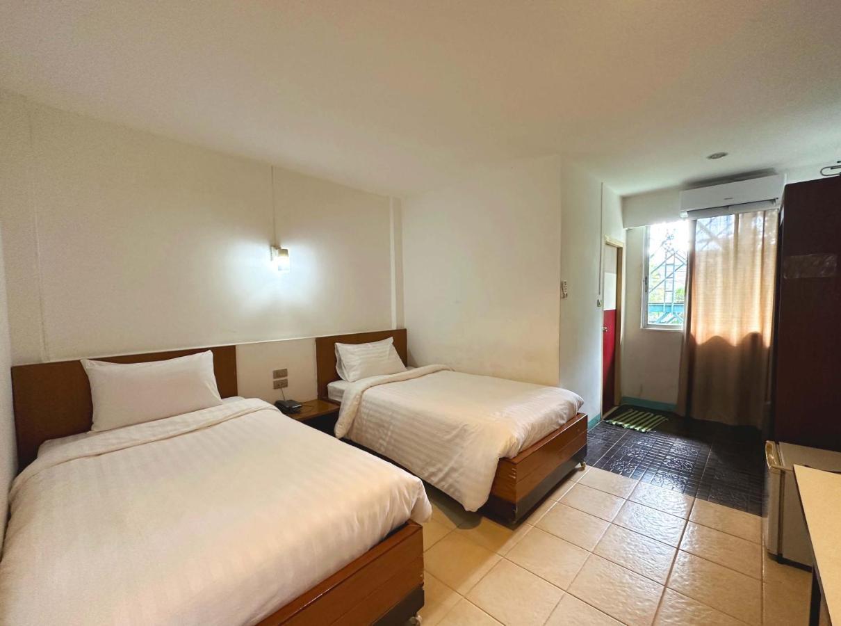 Plernpetch Hotel Surat Thani Bagian luar foto