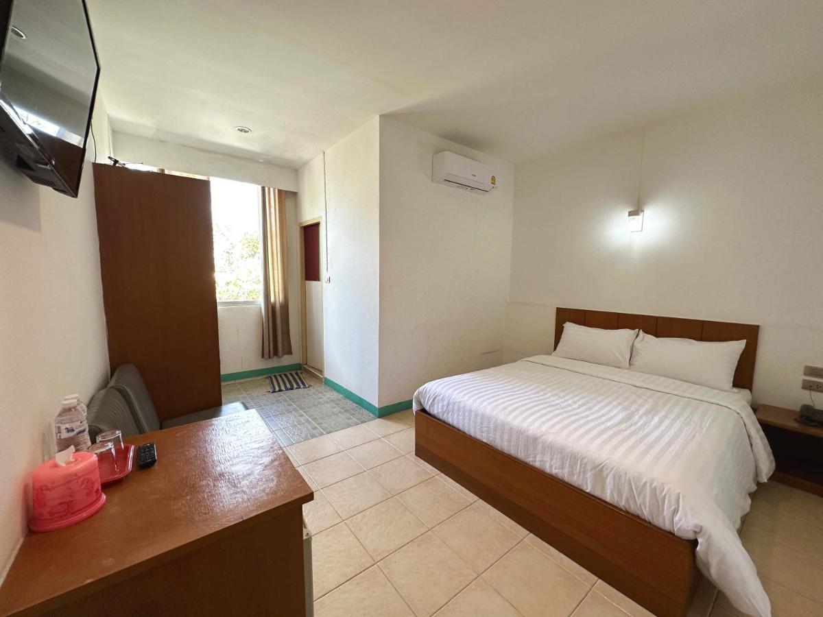 Plernpetch Hotel Surat Thani Bagian luar foto