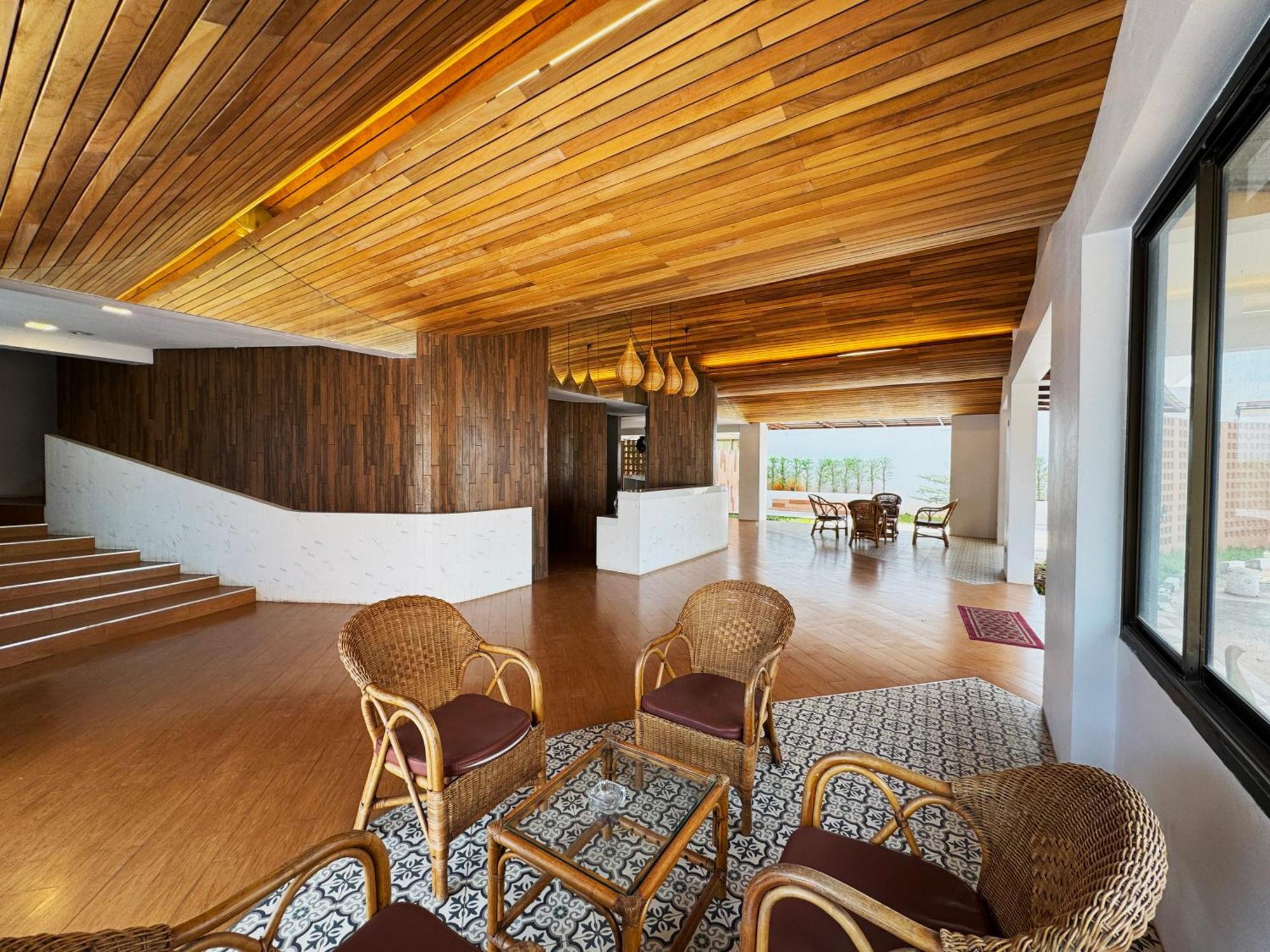 Plernpetch Hotel Surat Thani Bagian luar foto
