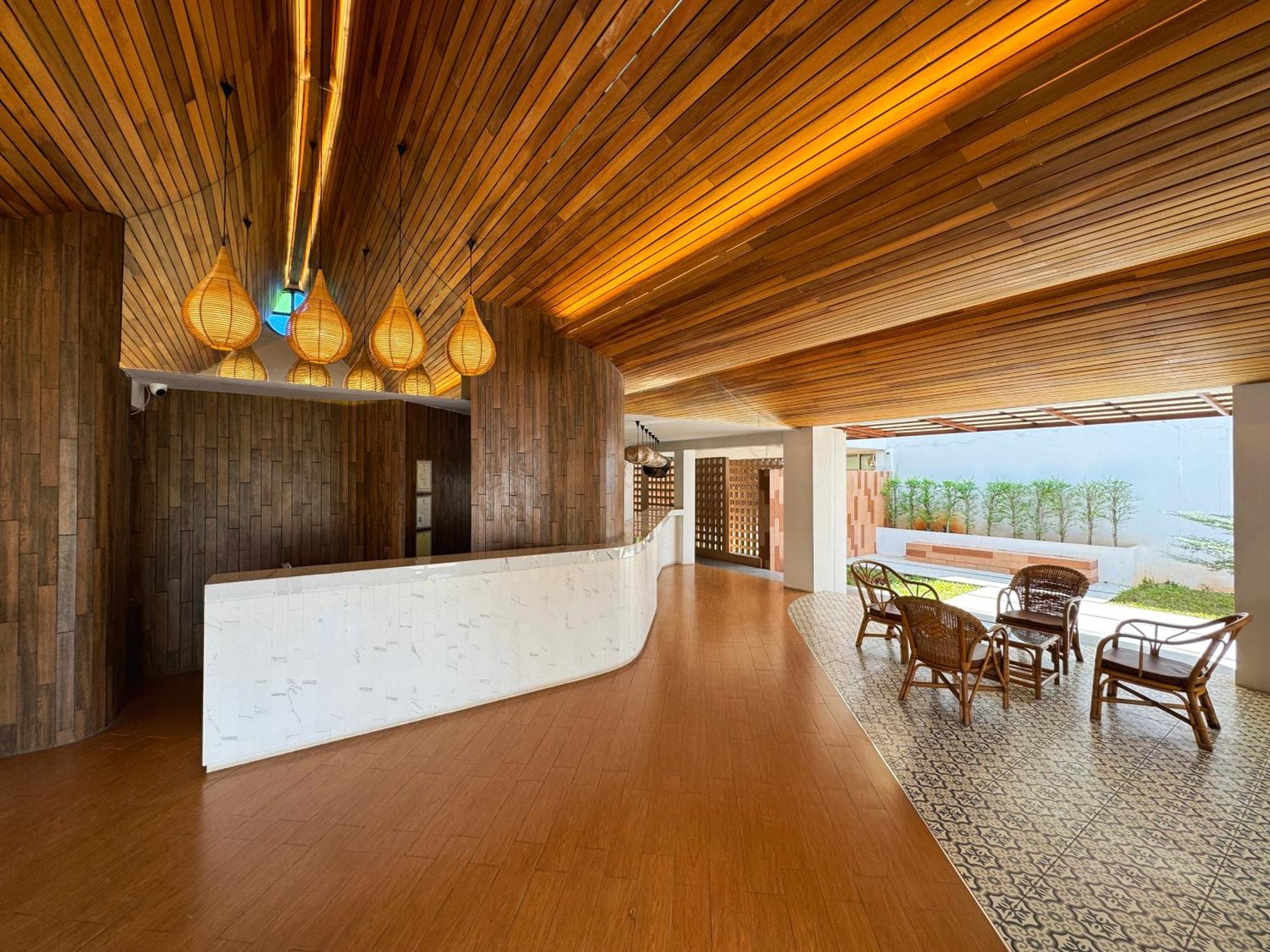 Plernpetch Hotel Surat Thani Bagian luar foto