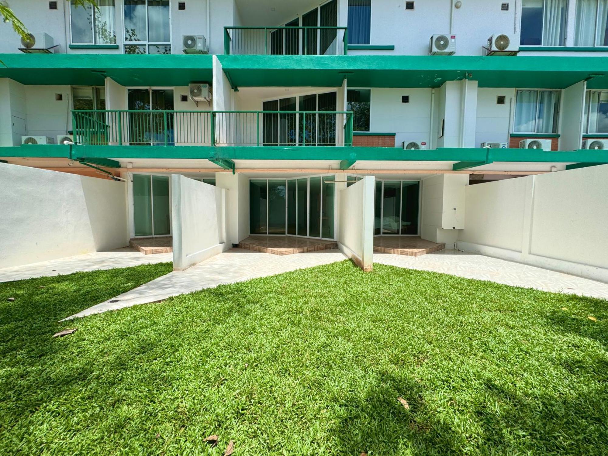 Plernpetch Hotel Surat Thani Bagian luar foto