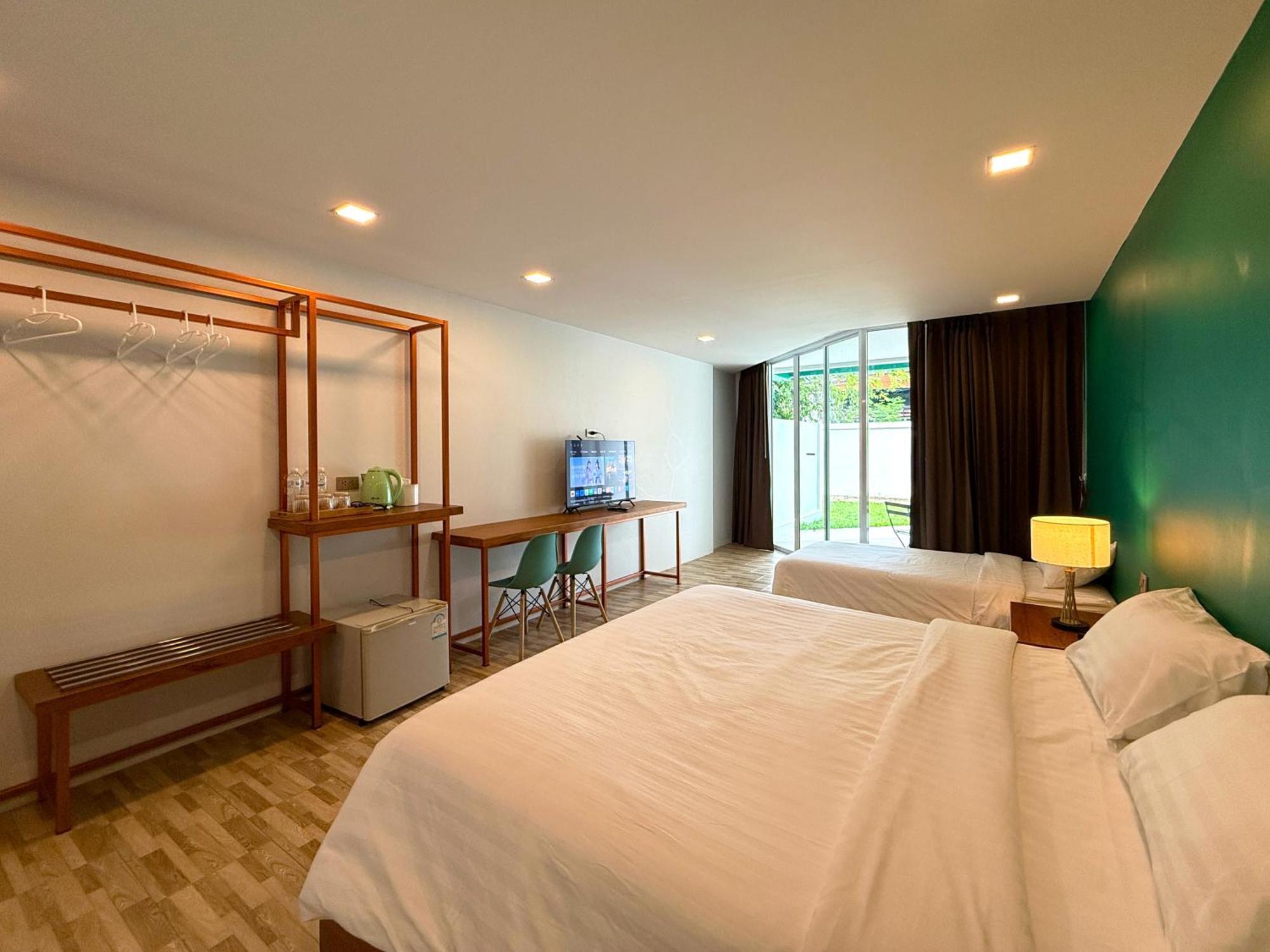 Plernpetch Hotel Surat Thani Bagian luar foto