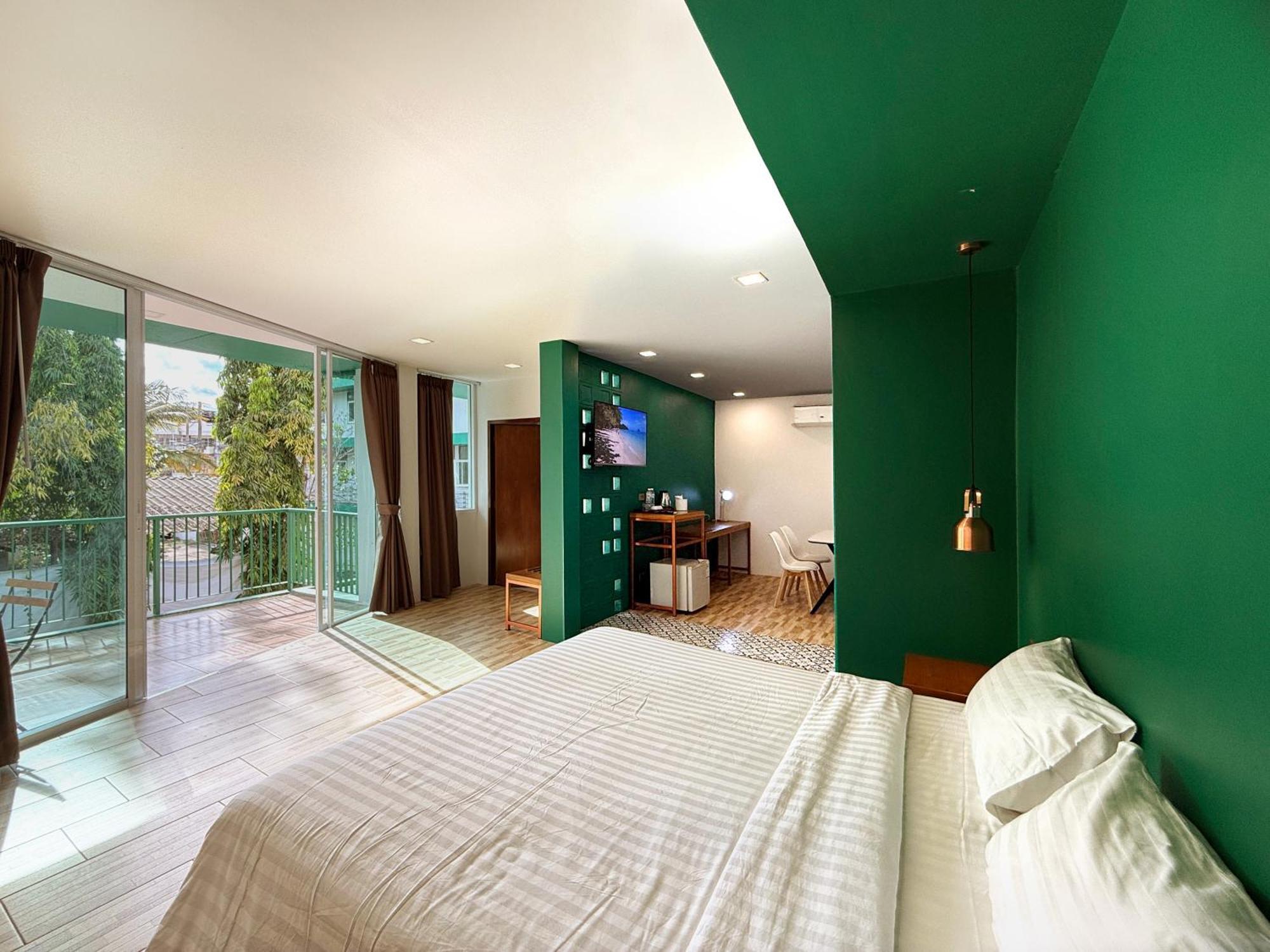 Plernpetch Hotel Surat Thani Bagian luar foto